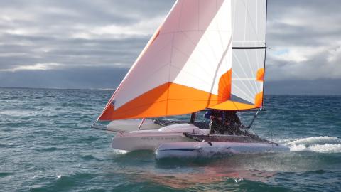 Astusboats Astus 16.5 en navigation