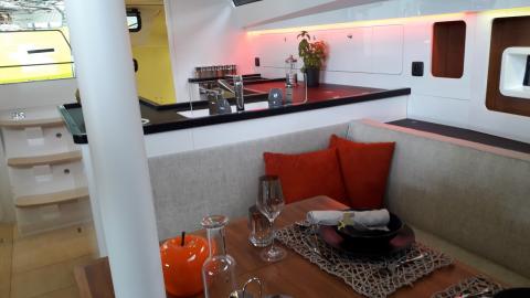 RM Yachts RM 1180 : table RM Yachts RM 1180 : table