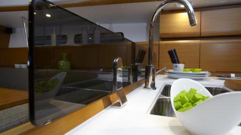 Jeanneau Sun Odyssey 449 : Sink in galley Jeanneau Sun Odyssey 449 : Sink in galley
