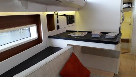 RM Yachts RM 1180 : saloon bench RM Yachts RM 1180 : saloon bench