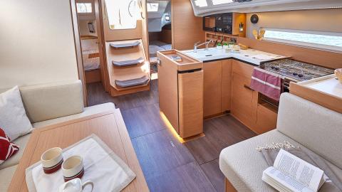 Jeanneau Sun Odyssey 410 : galley seen from the saloon Jeanneau Sun Odyssey 410 : galley seen from the saloon