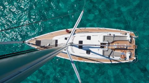 Jeanneau Yacht 51' : Deck seen from the mast Jeanneau Yacht 51' : Deck seen from the mast
