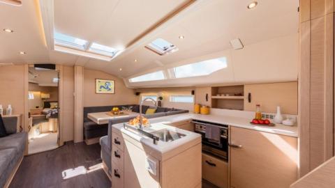 Jeanneau Yacht 51' : Aft starboard galley Jeanneau Yacht 51' : Aft starboard galley