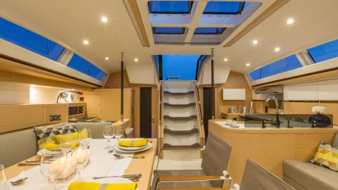 Jeanneau 58 : Saloon seen from the forward cabin Jeanneau 58 : Saloon seen from the forward cabin