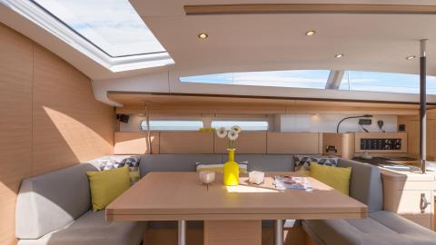 Jeanneau 58 : Saloon table Jeanneau 58 : Saloon table
