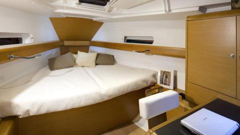 Jeanneau Sun Odyssey 419 : Forward cabin Jeanneau Sun Odyssey 419 : Forward cabin