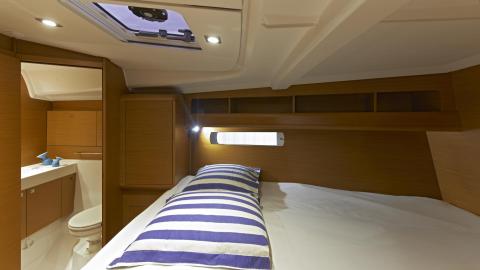 Jeanneau Sun Odyssey 479 : Forward cabin other view Jeanneau Sun Odyssey 479 : Forward cabin other view