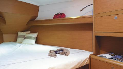 Jeanneau Sun Odyssey 389 : forward cabin Jeanneau Sun Odyssey 389 : forward cabin