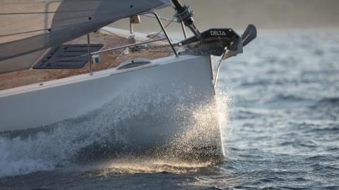 Jeanneau Yacht 54' : Furling genoa and bow roller Jeanneau Yacht 54' : Furling genoa and bow roller