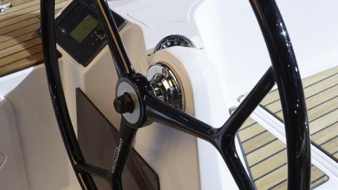 Jeanneau Sun Odyssey 349 : port helm station Jeanneau Sun Odyssey 349 : port helm station