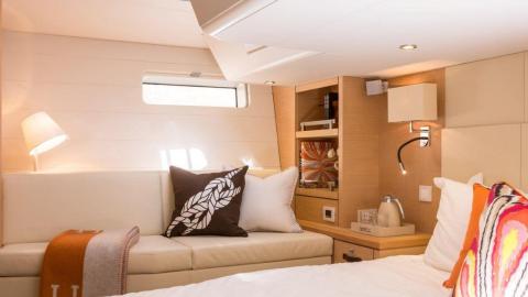 Jeanneau Yacht 64' : Settees in aft owner cabin Jeanneau Yacht 64' : Settees in aft owner cabin