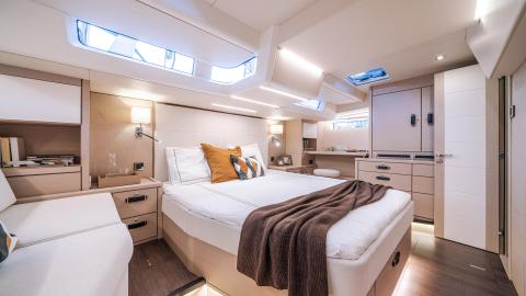 Jeanneau Yacht 65 :