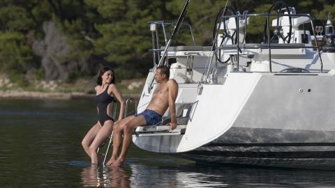 Jeanneau Yacht 54' : On the aft transom Jeanneau Yacht 54' : On the aft transom