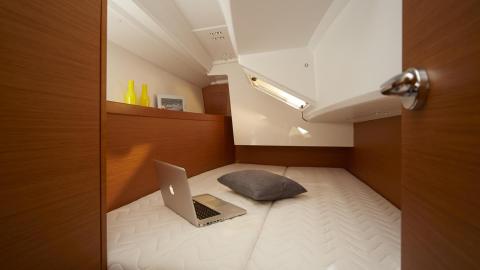 Jeanneau Sun Odyssey 349 : aft starboard cabin Jeanneau Sun Odyssey 349 : aft starboard cabin