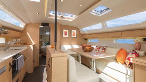 Jeanneau Yacht 54' : Saloon long galley on starboard version Jeanneau Yacht 54' : Saloon long galley on starboard version