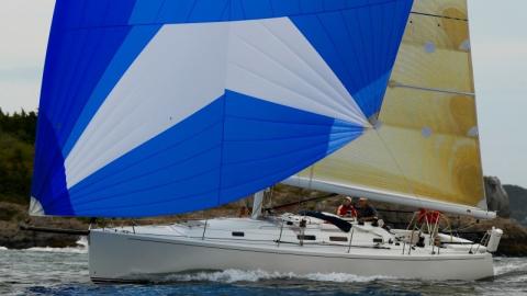 J Boats - J Composites J 133: navigation under asymmetric spinnaker J Boats - J Composites J 133: navigation under asymmetric spinnaker