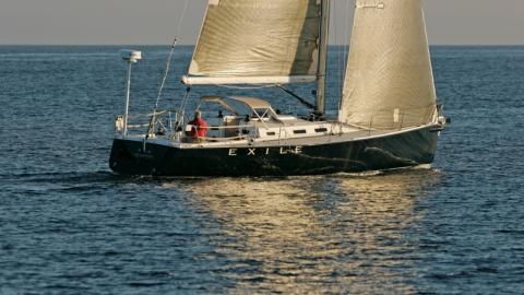 J Boats - J Composites J 133 navigating J Boats - J Composites J 133 navigating