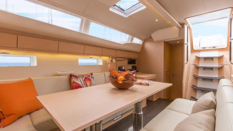 Jeanneau Yacht 54' : Saloon table seen from the port settees Jeanneau Yacht 54' : Saloon table seen from the port settees