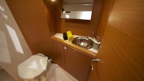 Jeanneau Sun Odyssey 349 : shower room Jeanneau Sun Odyssey 349 : shower room