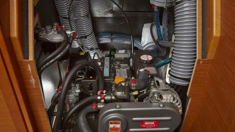 Jeanneau Sun Odyssey 349 : Yanmar inboard engine Jeanneau Sun Odyssey 349 : Yanmar inboard engine