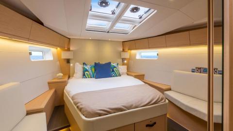 Jeanneau Yacht 54' : Forward cabin Jeanneau Yacht 54' : Forward cabin