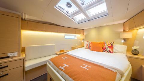 Jeanneau Yacht 54' : Forward cabin other view Jeanneau Yacht 54' : Forward cabin other view