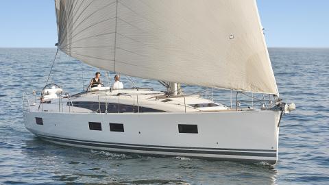 Jeanneau Yacht 51' : Navigating under gennaker Jeanneau Yacht 51' : Navigating under gennaker