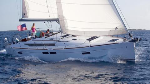 Jeanneau Sun Odyssey 479 : Navigating under genoa Jeanneau Sun Odyssey 479 : Navigating under genoa