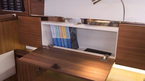 J-Boats - J-Composites J 122 E: chart table J-Boats - J-Composites J 122 E: chart table