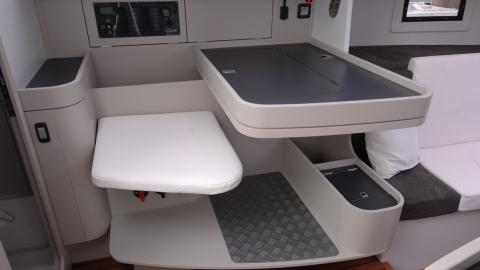 RM Yachts RM 1060: chart table RM Yachts RM 1060: chart table