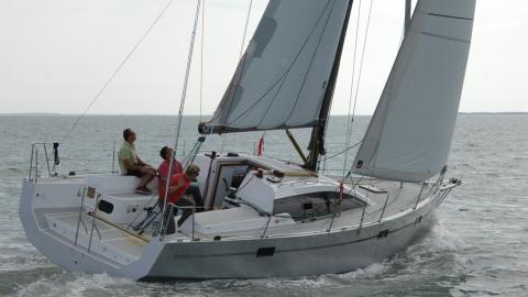 RM Yachts RM 1060 navigating RM Yachts RM 1060 navigating
