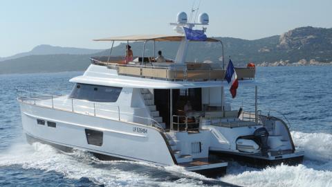 Fountaine Pajot Motor Yachts Queensland 55 navigating Fountaine Pajot Motor Yachts Queensland 55 navigating