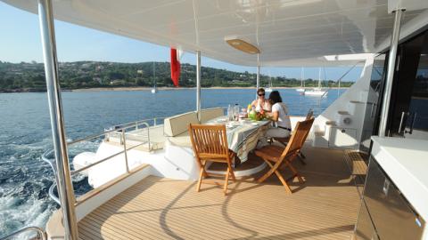 Fountaine Pajot Motor Yachts Queensland 55: aft cockpit Fountaine Pajot Motor Yachts Queensland 55: aft cockpit