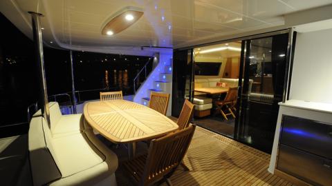 Fountaine Pajot Motor Yachts Queensland 55: aft cockpit and bench seat Fountaine Pajot Motor Yachts Queensland 55: aft cockpit and bench seat