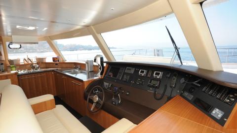 Fountaine Pajot Motor Yachts Queensland 55: helm station Fountaine Pajot Motor Yachts Queensland 55: helm station