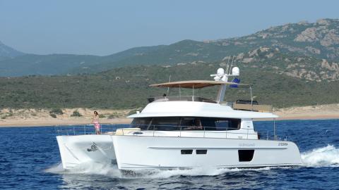 Fountaine Pajot Motor Yachts Queensland 55 navigating Fountaine Pajot Motor Yachts Queensland 55 navigating