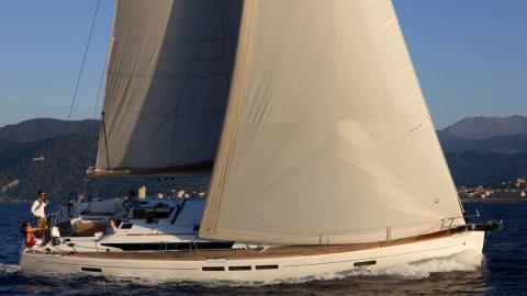 Jeanneau Sun Odyssey 519 : Navigating under genoa port tack Jeanneau Sun Odyssey 519 : Navigating under genoa port tack