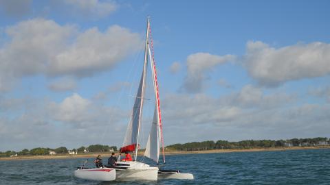 Astus 24 : sailing upwind Astus 24 : sailing upwind