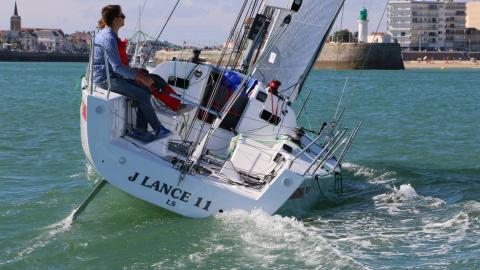 J 11 S: Navigating on the wind rear view J 11 S: Navigating on the wind rear view