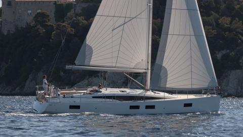 Jeanneau Yacht 51' : On the wind port tack Jeanneau Yacht 51' : On the wind port tack