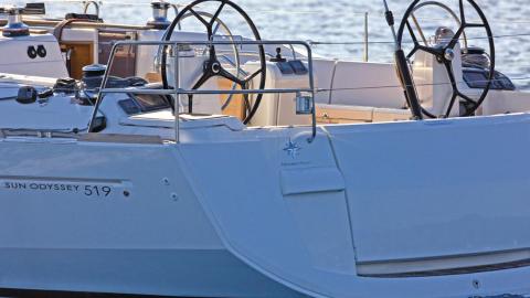 Jeanneau Sun Odyssey 519 : Double steering wheel Jeanneau Sun Odyssey 519 : Double steering wheel