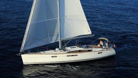 Jeanneau 58 : Under gennaker Jeanneau 58 : Under gennaker