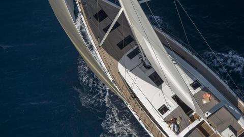 Jeanneau Yacht 64' : Navigating on the wind starbaord tack Jeanneau Yacht 64' : Navigating on the wind starbaord tack