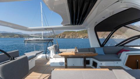 Jeanneau Yacht 60 standard : Cockpit and hard top Jeanneau Yacht 60 standard : Cockpit and hard top