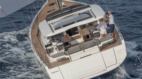 Jeanneau Yacht 60 standard : Navigating Jeanneau Yacht 60 standard : Navigating