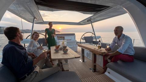 Jeanneau Yacht 60 standard : Cockpit and hard top other view Jeanneau Yacht 60 standard : Cockpit and hard top other view