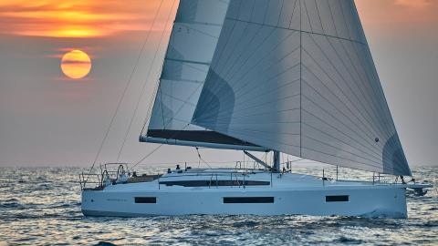 Sun Odyssey 410 sailing