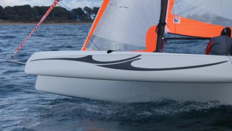 Astusboats Astus 16.5 : port side hull view Astusboats Astus 16.5 : port side hull view