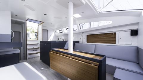 RM 1370 : folding saloon table RM 1370 : folding saloon table