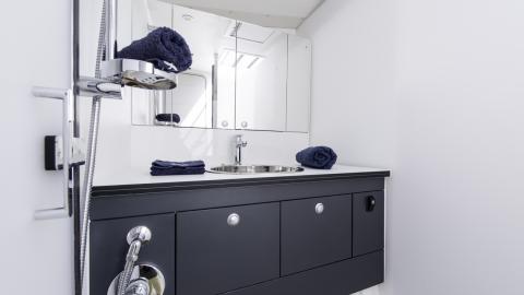 RM 1370 : shower room RM 1370 : shower room